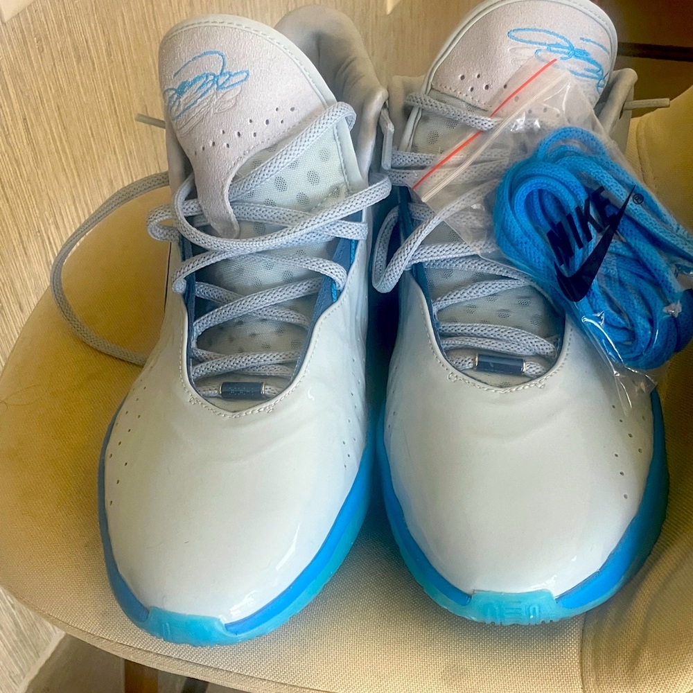 Nike LeBron XXI Basketball Shoes in Light Gray and Blue - Picture 2 of 7